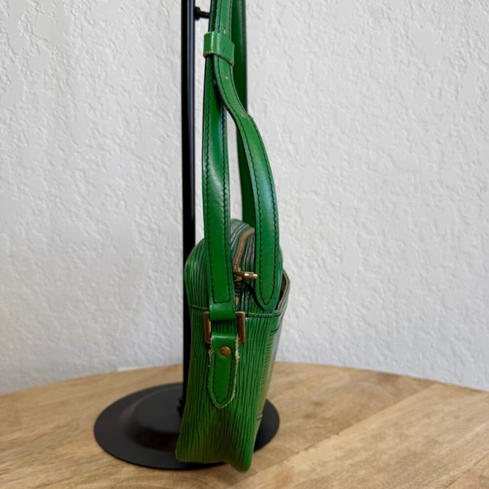 Louis Vuitton Green Epi Crossbody Bag - Picture 4 of 10